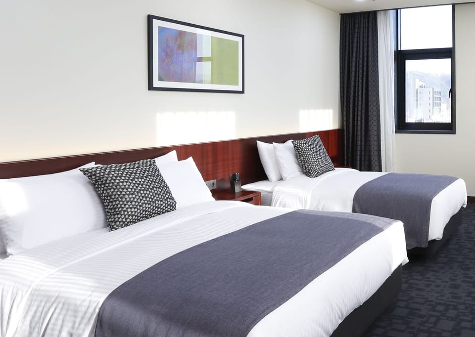 Family Twin Room | In-room safe, desk, blackout drapes, soundproofing