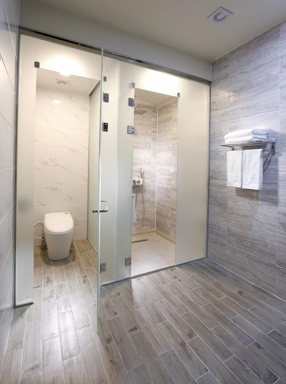 Shower, hair dryer, bathrobes, slippers
