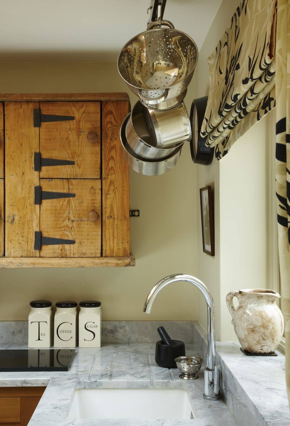 Superior Cottage, 1 Bedroom, Fireplace, Garden Area | Private kitchen | Fridge, microwave, oven, stovetop