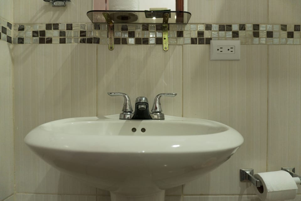 Standard Room, 1 Queen Bed | Bathroom | Shower, free toiletries, towels