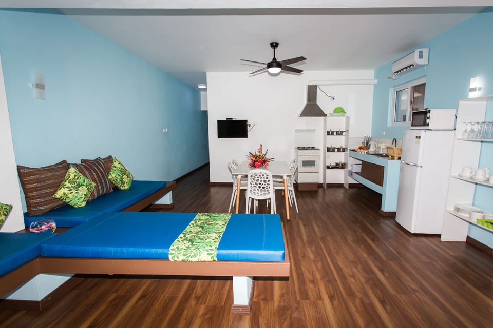 2 bedrooms, in-room safe, desk, blackout drapes