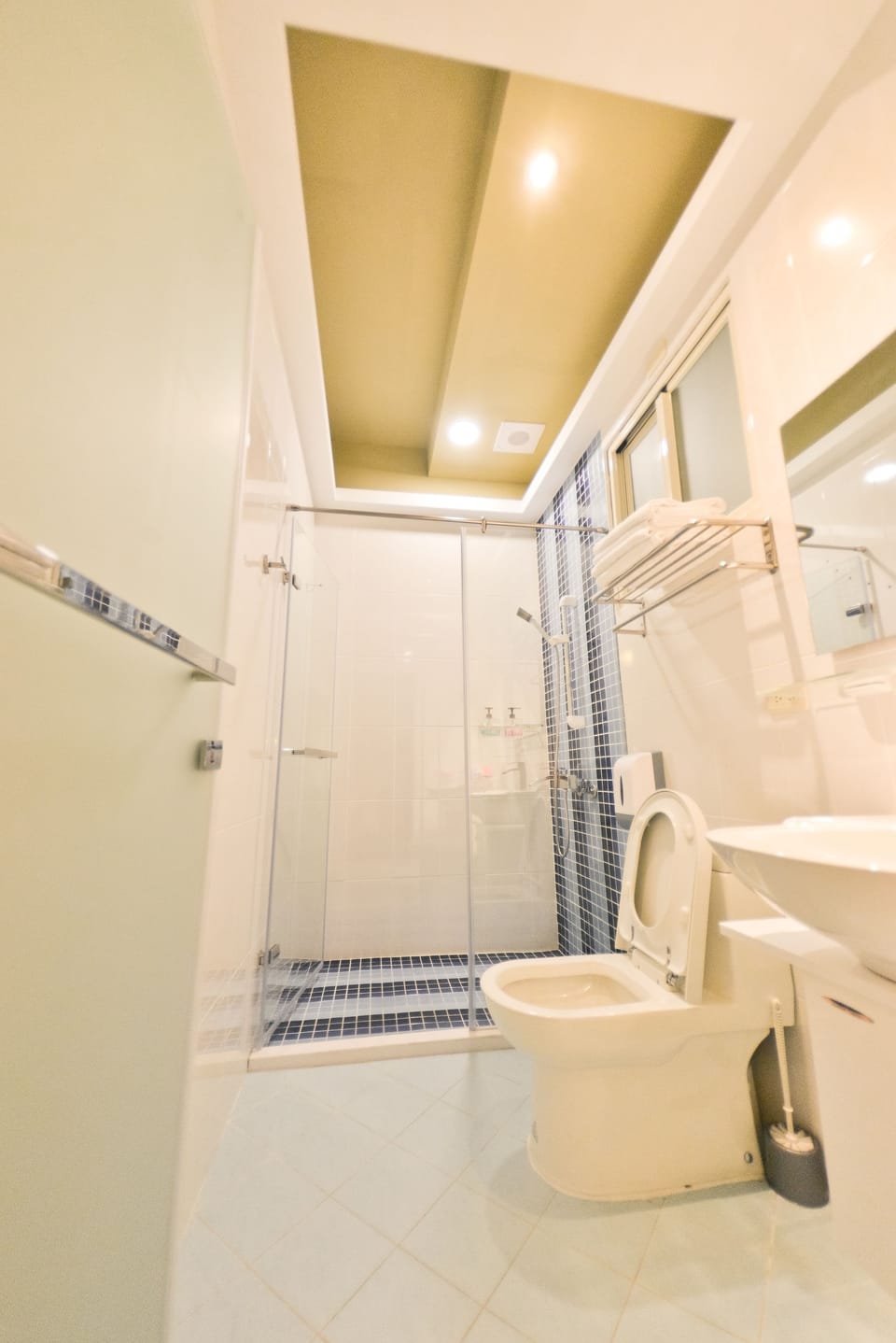 Quadruple Room | Bathroom | Shower, free toiletries, hair dryer, slippers