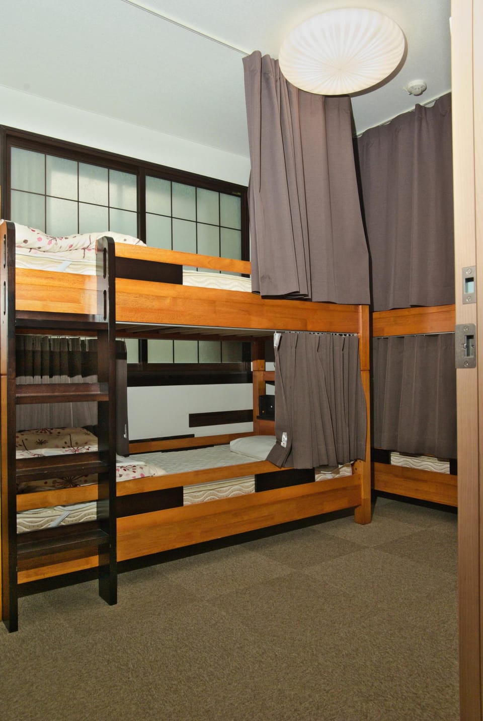 Soundproofing, free WiFi, bed sheets