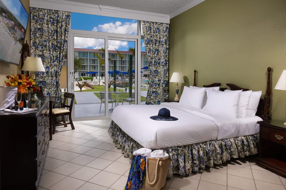Hypo-allergenic bedding, in-room safe, desk, laptop workspace