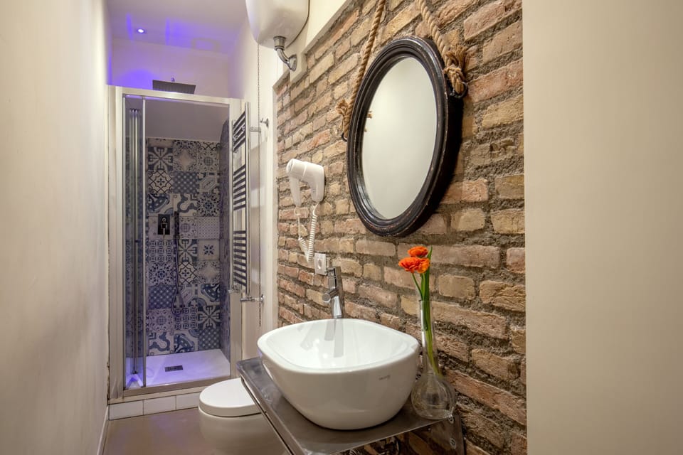 Standard Room | Bathroom | Shower, free toiletries, hair dryer, slippers