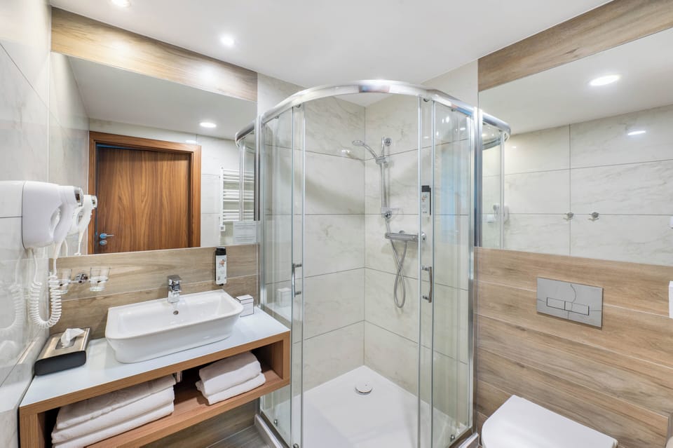 Shower, free toiletries, hair dryer, towels