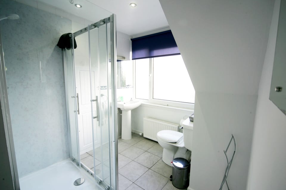Bathroom | Towels, shampoo