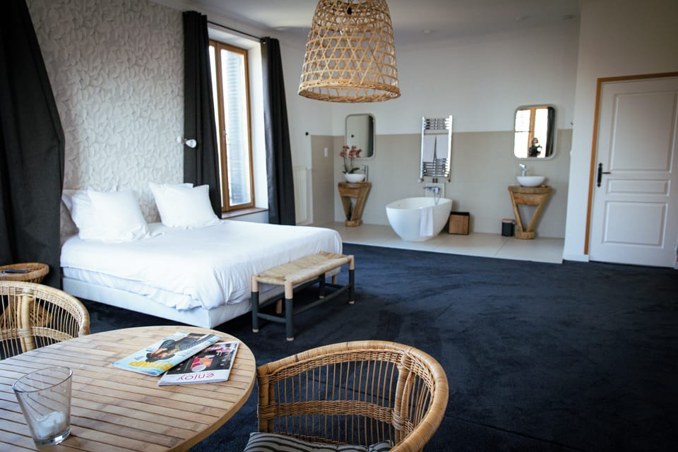Deluxe Double Room | Premium bedding, bed sheets
