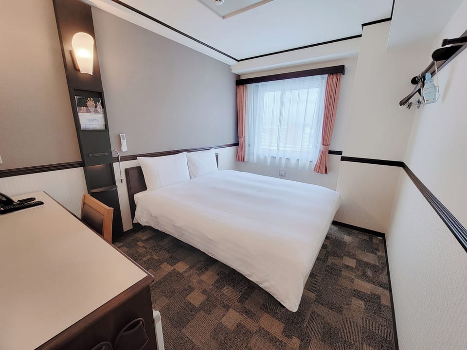 Desk, laptop workspace, free wired internet, bed sheets