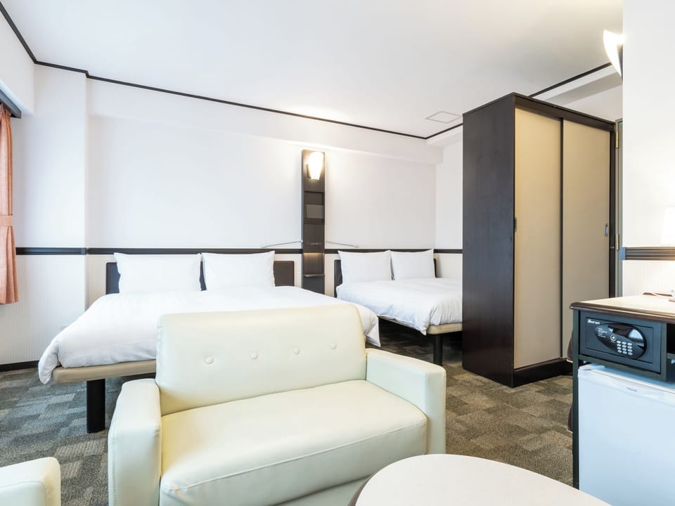 Desk, laptop workspace, WiFi, bed sheets