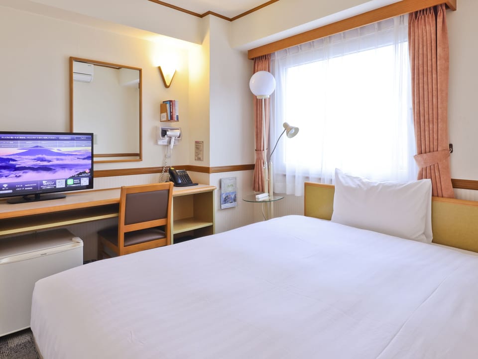 WiFi, bed sheets