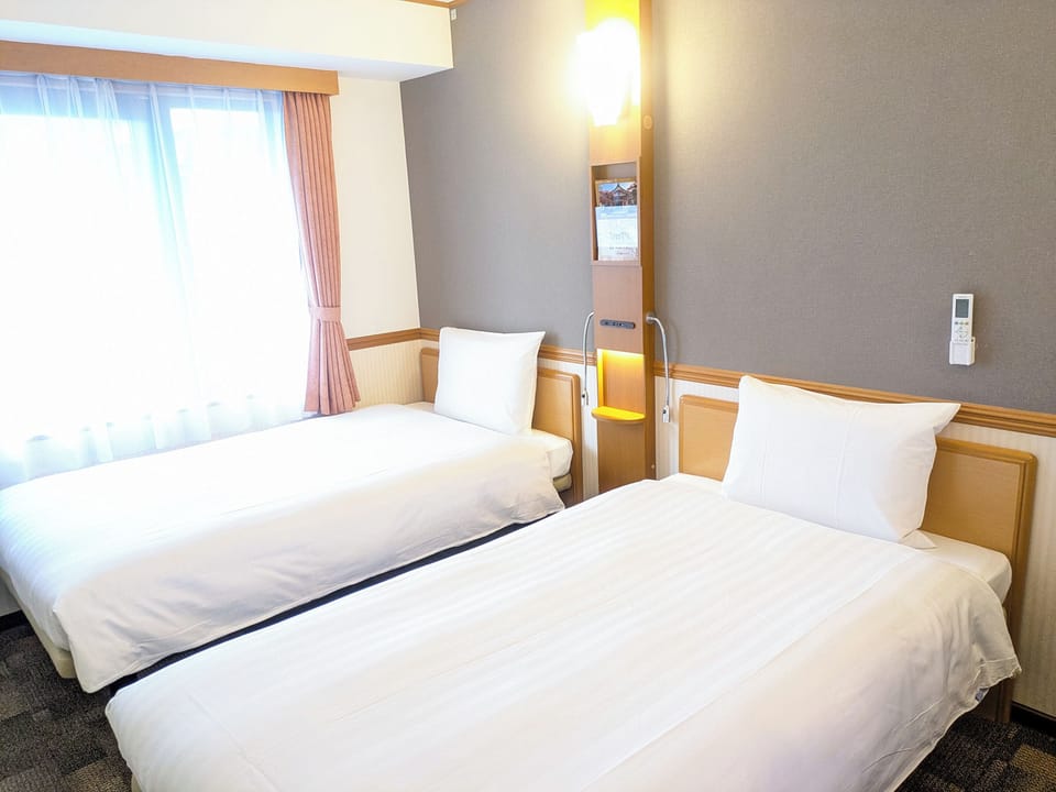 WiFi (free), bed sheets