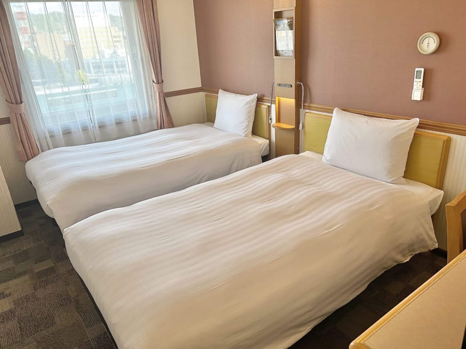 Premium bedding, desk, blackout drapes, iron/ironing board (on request)