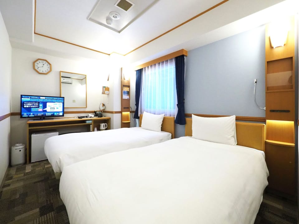 Desk, WiFi (free)