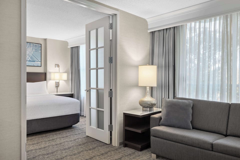 1 bedroom, premium bedding, desk, laptop workspace