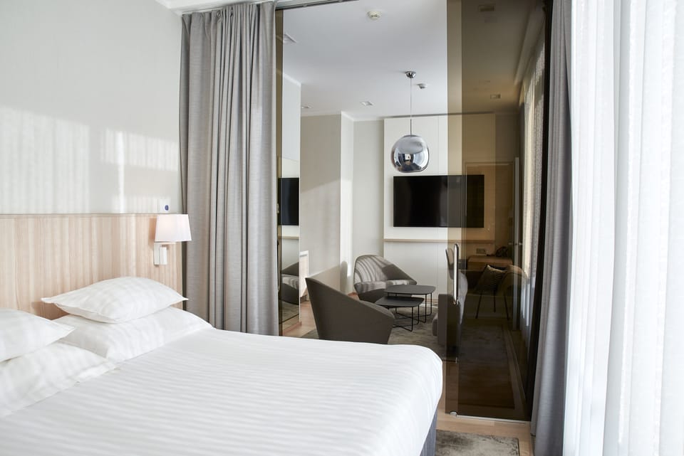 Suite, 1 Bedroom with SPA access | 1 bedroom, hypo-allergenic bedding, minibar, in-room safe