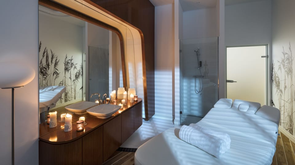 Sauna, steam room, body treatments, aromatherapy, hot stone massages