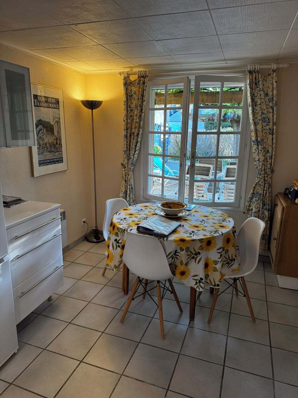 Deluxe Apartment, 1 Bedroom, Non Smoking | In-room dining