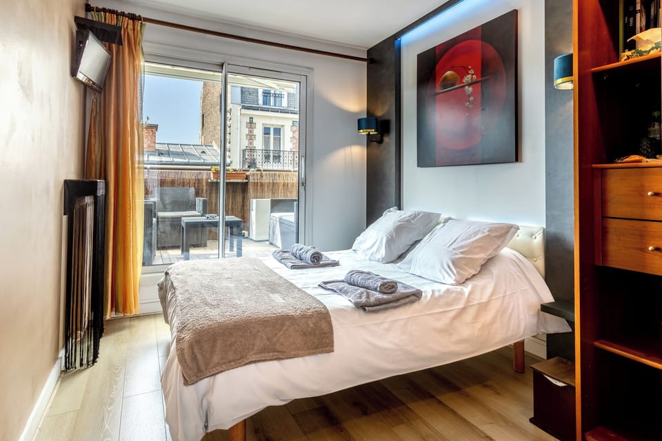 City Room, 1 Bedroom, Non Smoking, Terrace | 1 bedroom, individually decorated, individually furnished, soundproofing