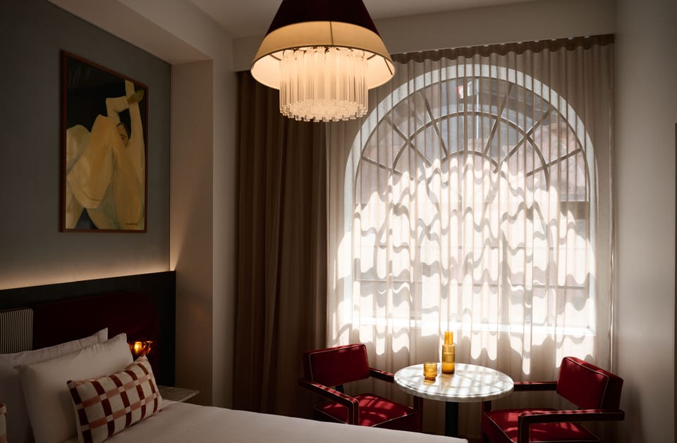 Executive Room, 1 King Bed | Premium bedding, pillowtop beds, minibar, in-room safe