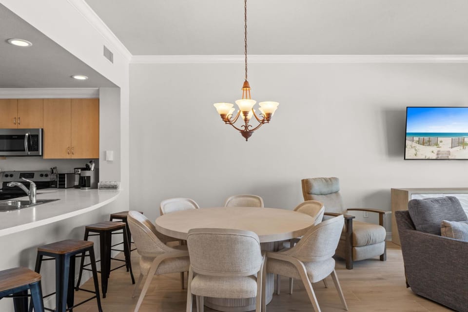 Condo, 3 Bedrooms, Ocean View | In-room dining