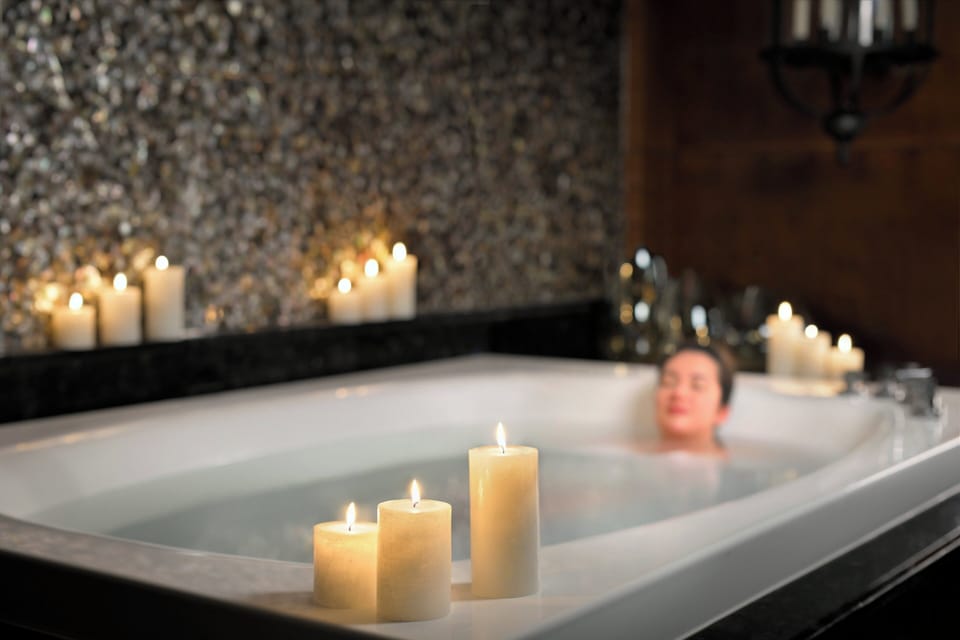 Couples treatment rooms, hot tub, body treatments, deep-tissue massages