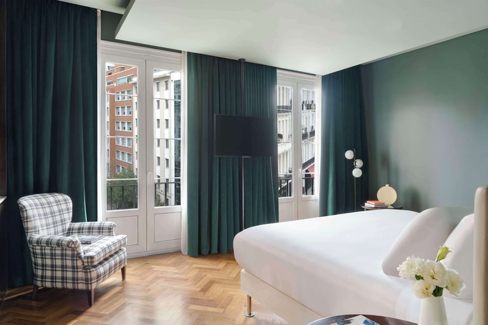 Suite (New Style) | Premium bedding, down comforters, pillowtop beds, minibar