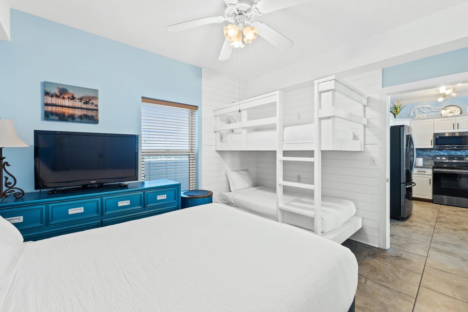 Condo, 2 Bedrooms, Ocean View (1904) | 1 bedroom, laptop workspace, iron/ironing board, WiFi (free)