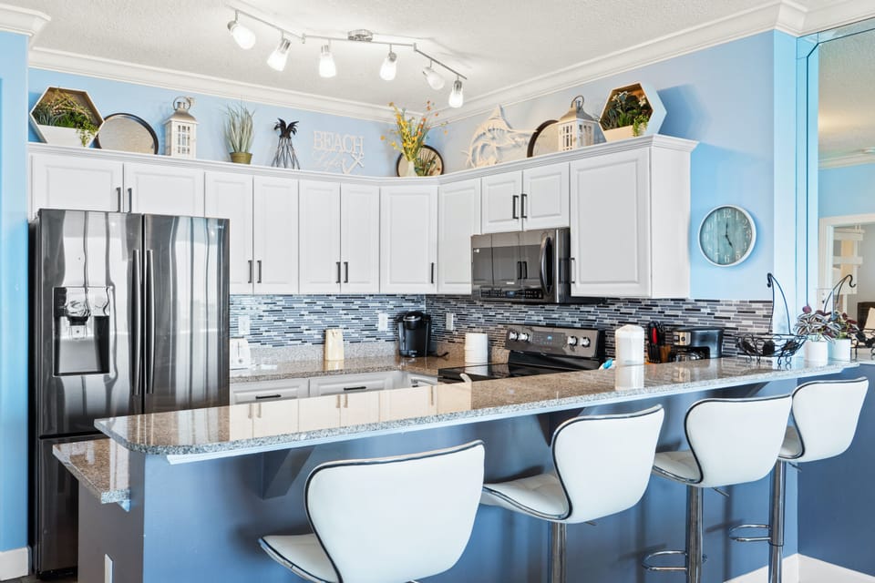 Condo, 2 Bedrooms, Ocean View (1904) | Private kitchen | Coffee/tea maker, full-size fridge, microwave, oven