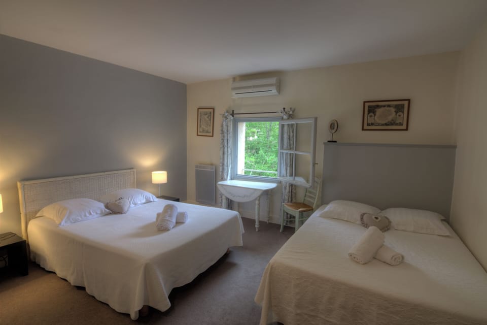 Quadruple Room | Free WiFi, bed sheets