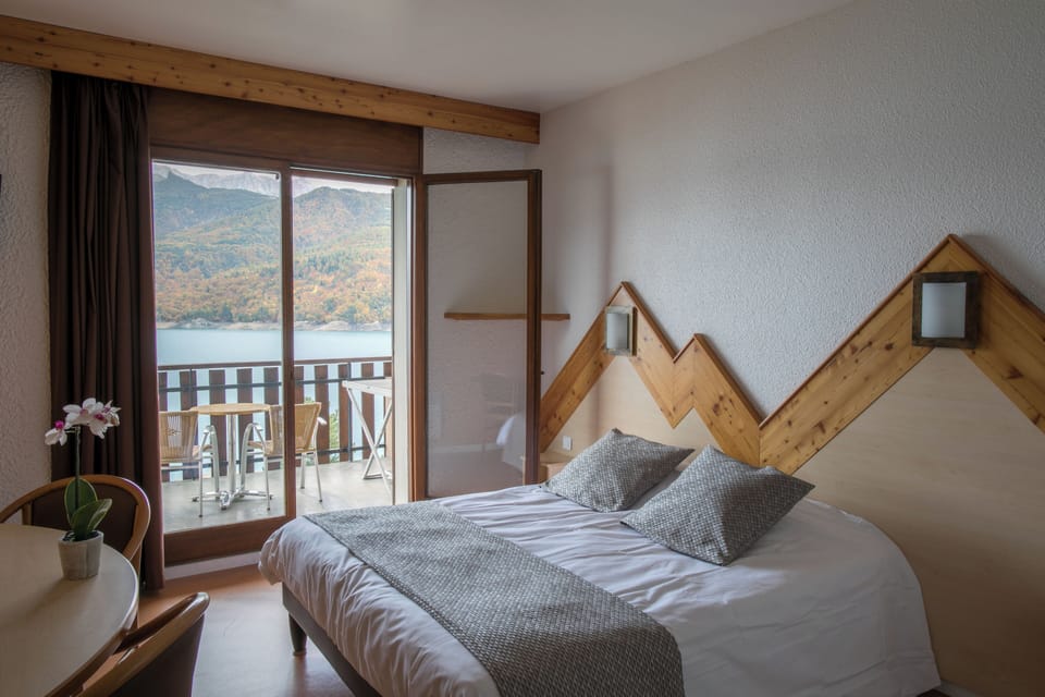 Double Room, Lake View | In-room safe, desk, blackout drapes, iron/ironing board