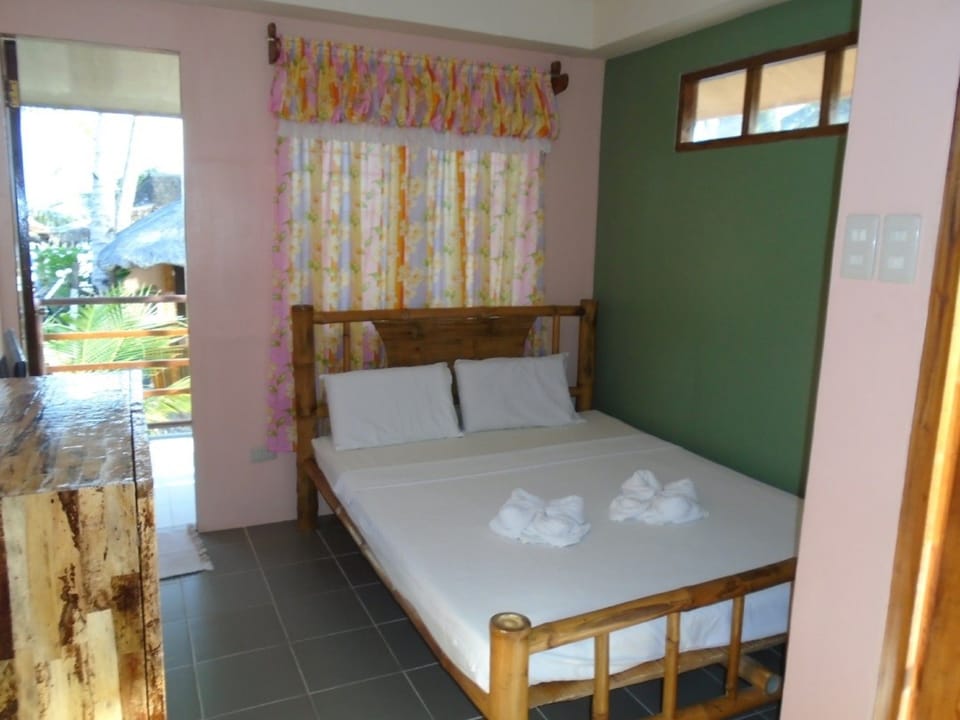 Beachfront Cottage | Free WiFi, bed sheets