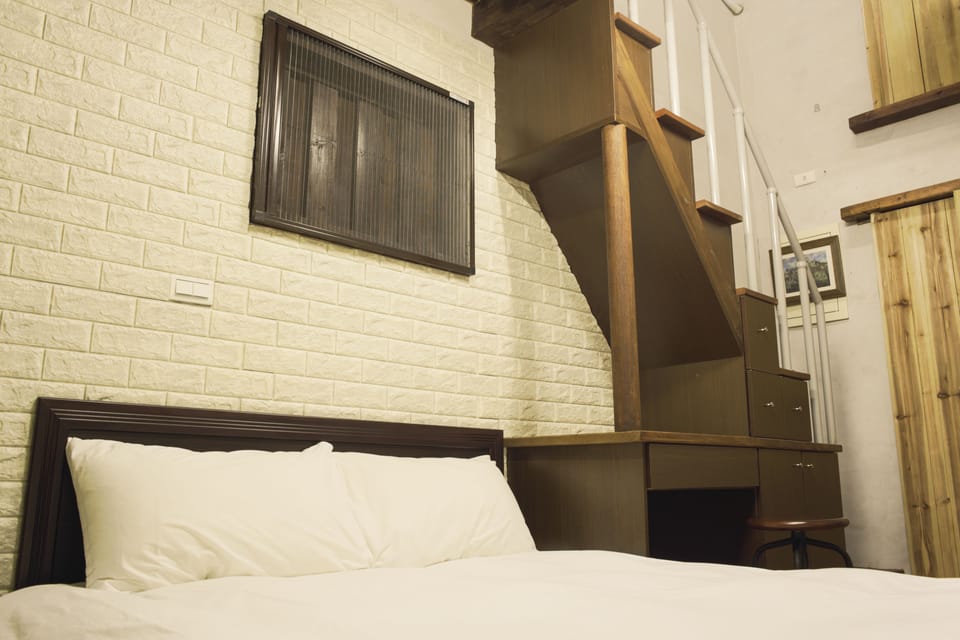 Down comforters, blackout drapes, free WiFi, bed sheets