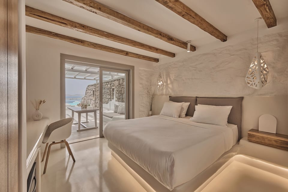 Standard Studio Suite | Premium bedding, down comforters, memory foam beds, minibar
