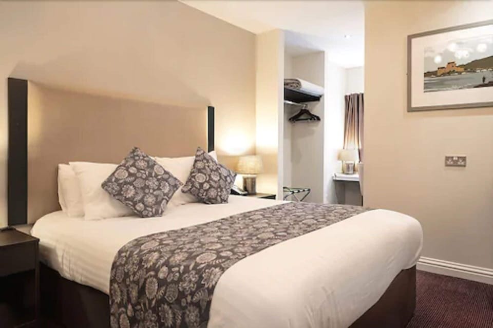 Superior Double Room, 1 Double Bed | In-room safe, desk, iron/ironing board, free WiFi