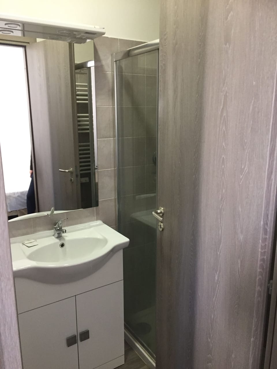 Bathroom sink