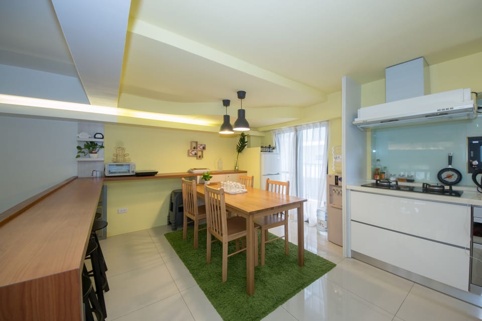 Fridge, microwave, coffee/tea maker, electric kettle