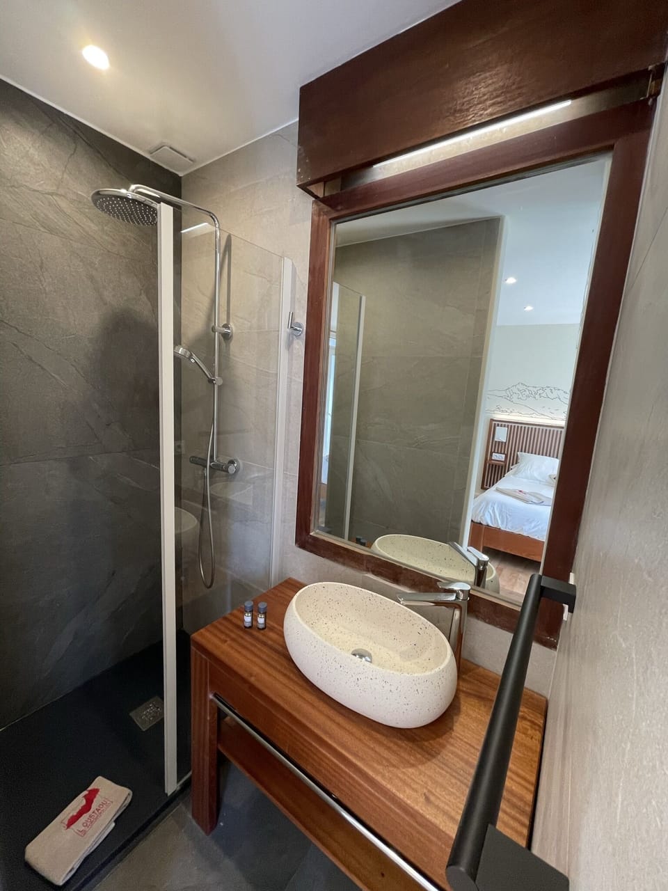 Classic Double Room, Ensuite, Park View | Bathroom