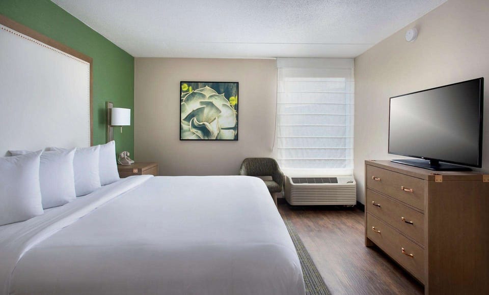 In-room safe, desk, laptop workspace, blackout drapes