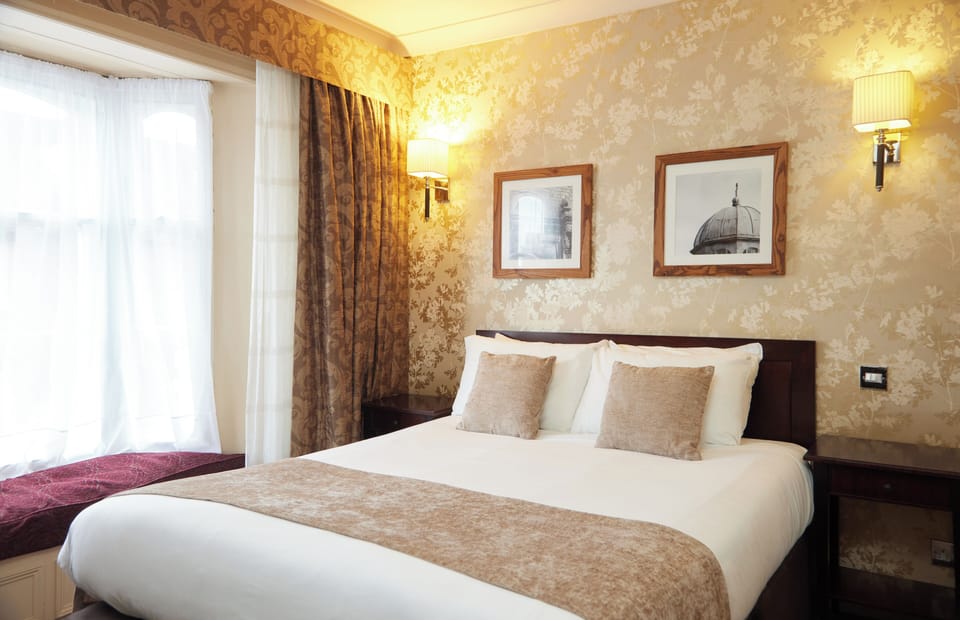 Superior Room | Desk, iron/ironing board, free WiFi