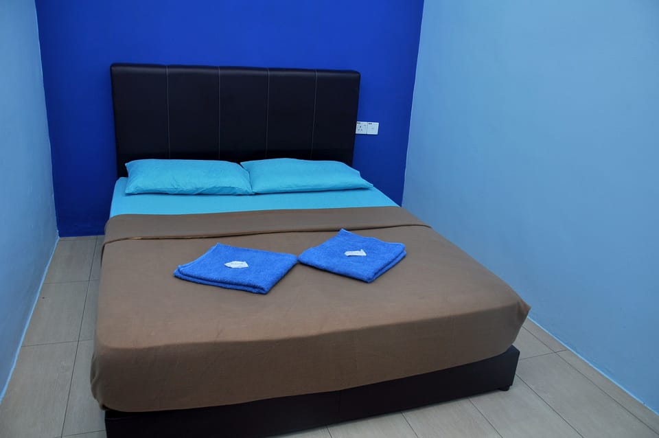 Standard Double Room | Iron/ironing board, free WiFi, bed sheets