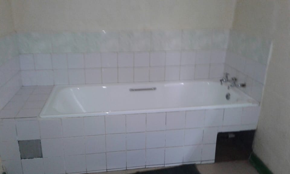 Economy Double Room | Deep soaking bathtub