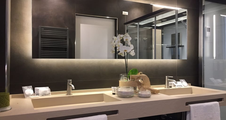 Shower, free toiletries, hair dryer, bidet