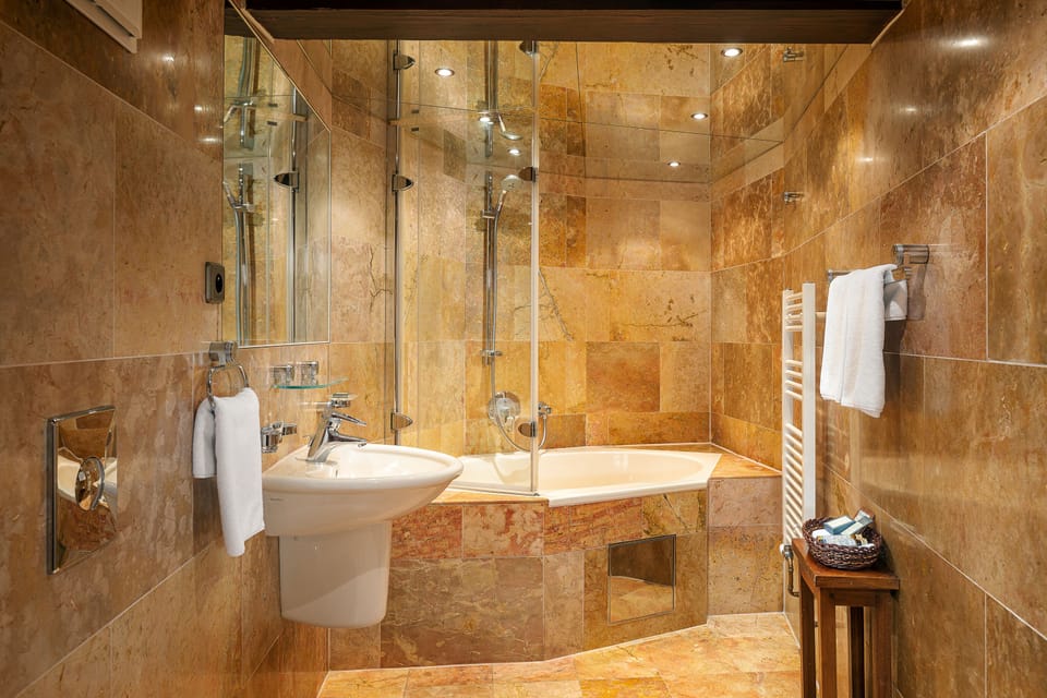 Junior Suite, 1 Bedroom | Bathroom | Bathtub, free toiletries, hair dryer, slippers