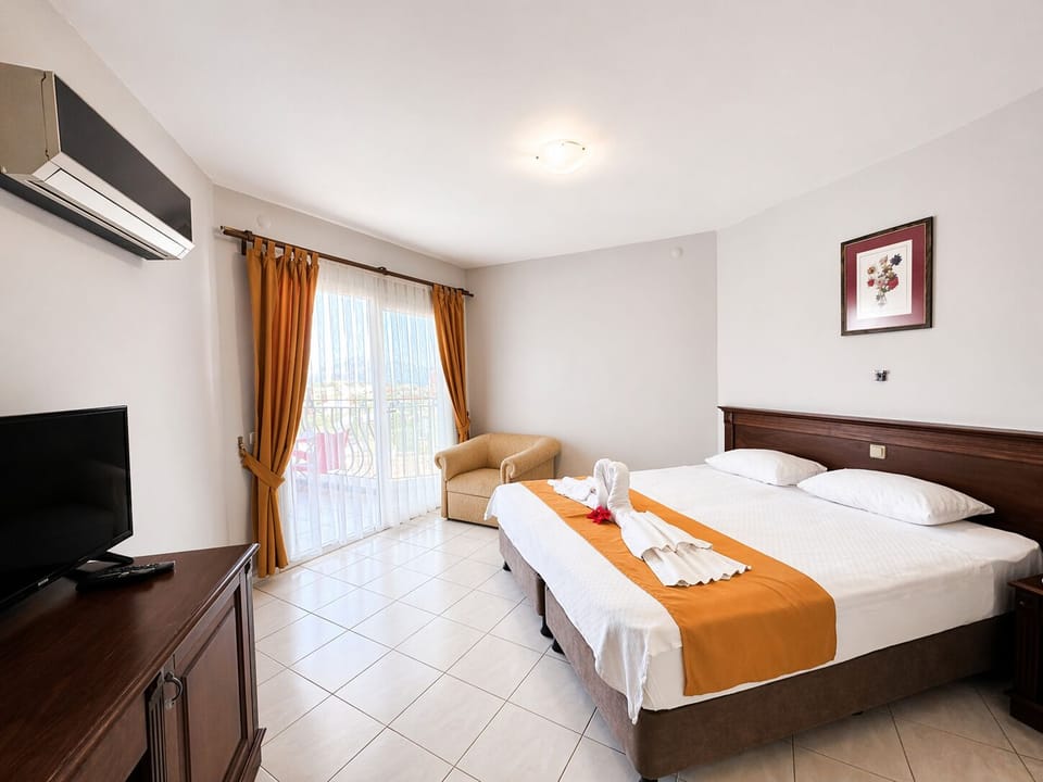 Standard Double or Twin Room | Minibar, in-room safe, desk, iron/ironing board