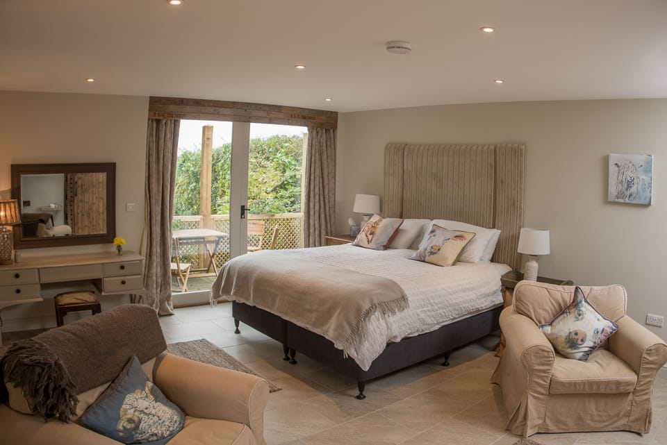 Double Room (The Garden Room) | Bed sheets