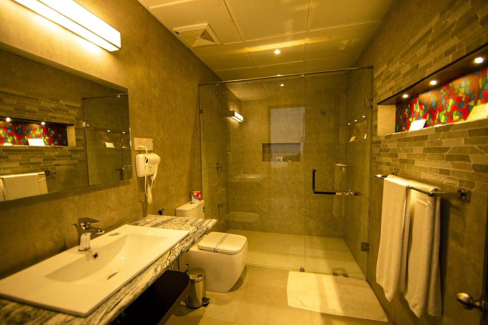 Family Suite, Mountain View | Bathroom | Shower, rainfall showerhead, free toiletries, hair dryer