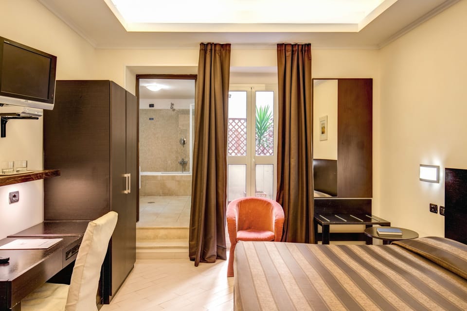 Hypo-allergenic bedding, in-room safe, desk, soundproofing