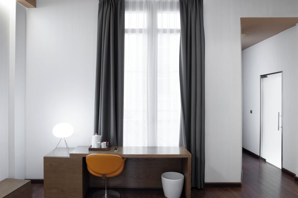 Triple Room | Minibar, in-room safe, desk, blackout drapes