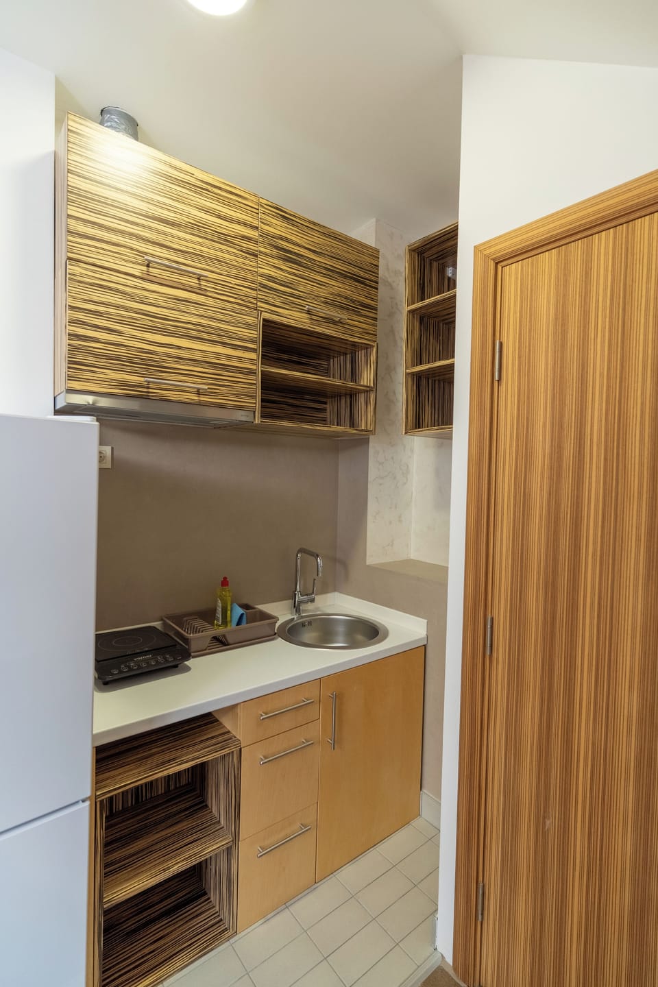 Classic Triple Room, City View | Private kitchen